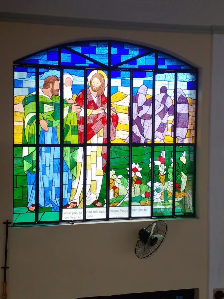 Vitral Jesus pão da vida rejeitado do qual Pedro não hesita em ficar ao lado