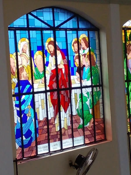 Vitral Pela oração e santo sacrifício do Senhor, como Pedro, fomos todos resgatados (Lc 22, 26-34)