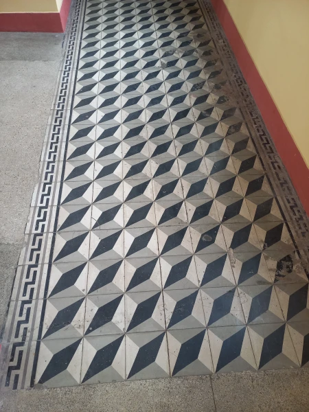 Piso corredor lateral direito