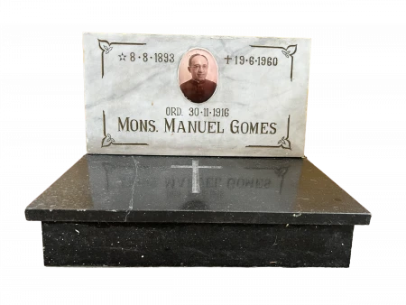 Lápide Monsenhor Manuel Gomes