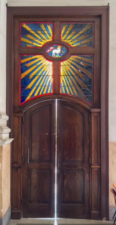 Porta Lateral com Vitral