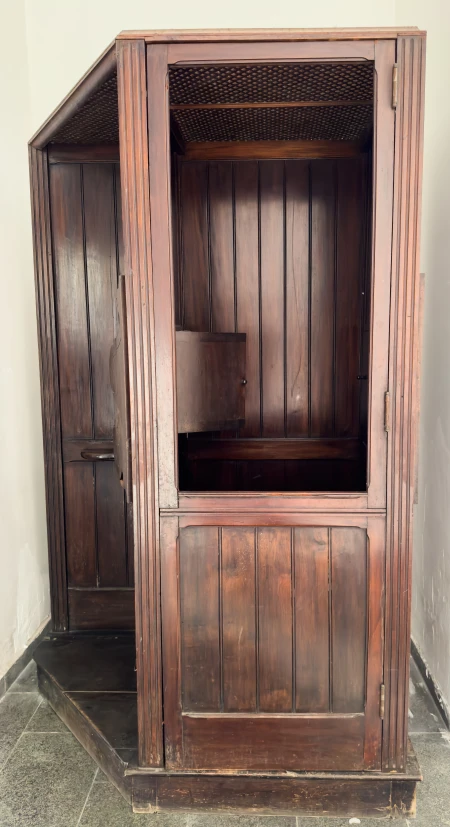 Confessionário (2)