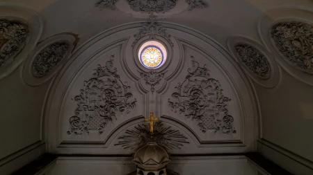 Conjunto de estuque com vitral