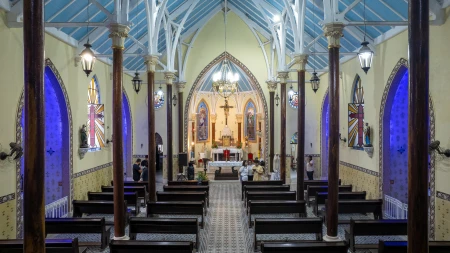 Colunas e nervuras do forro da nave