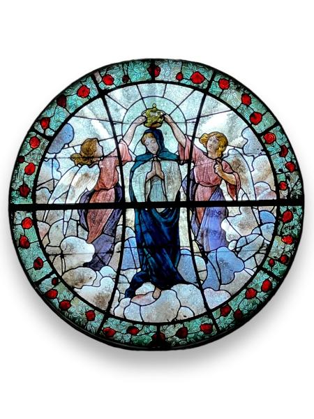 Vitral da coroação de Nossa Senhora