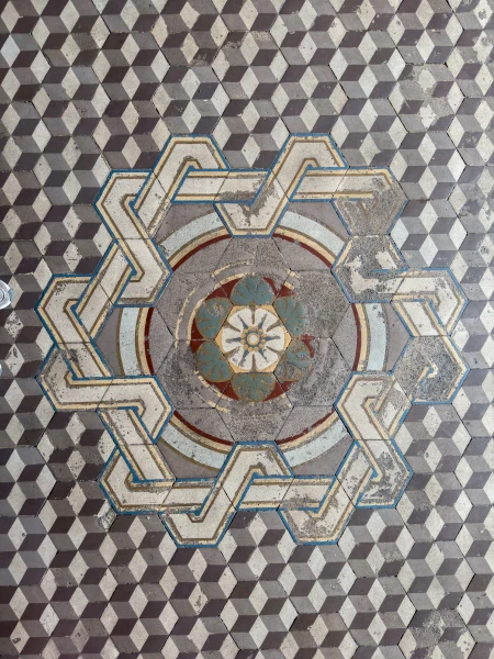 Piso (nave e adro)