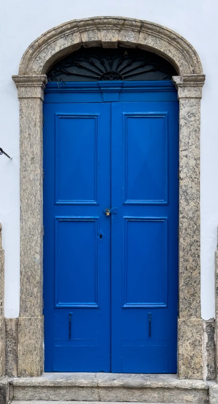Portas laterais da fachada (duas)