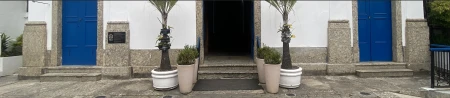 Embasamento do pórtico principal