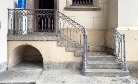 Escadaria lateral átrio