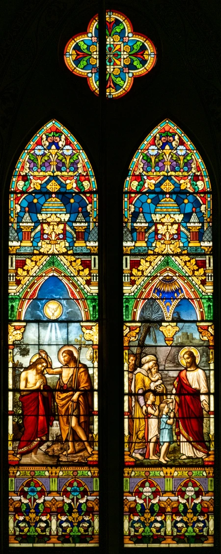 Vitral (1: Batismo de Cristo; 2: Vinde a mim as criancinhas)