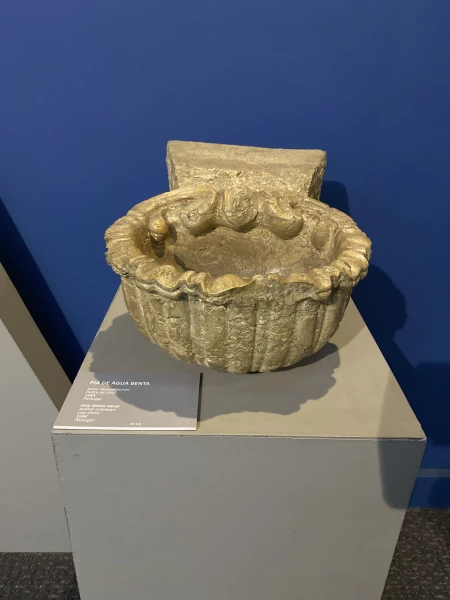 Pia de água benta (duas) (da Sao Tiago de Inhaúma)