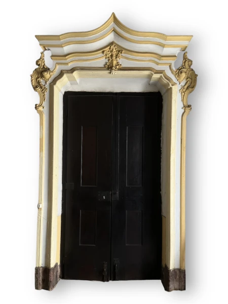 Porta com sobreverga (três)