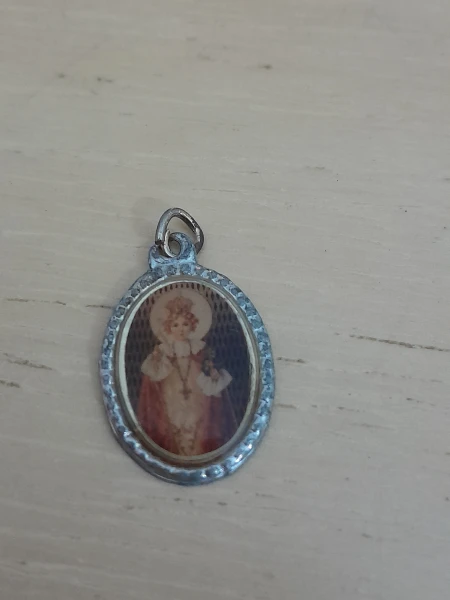 Medalha Menino Jesus de Praga