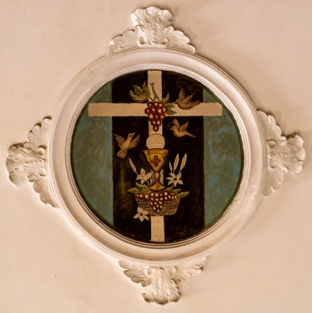 Medalhão (cruz, cálice com hóstia)